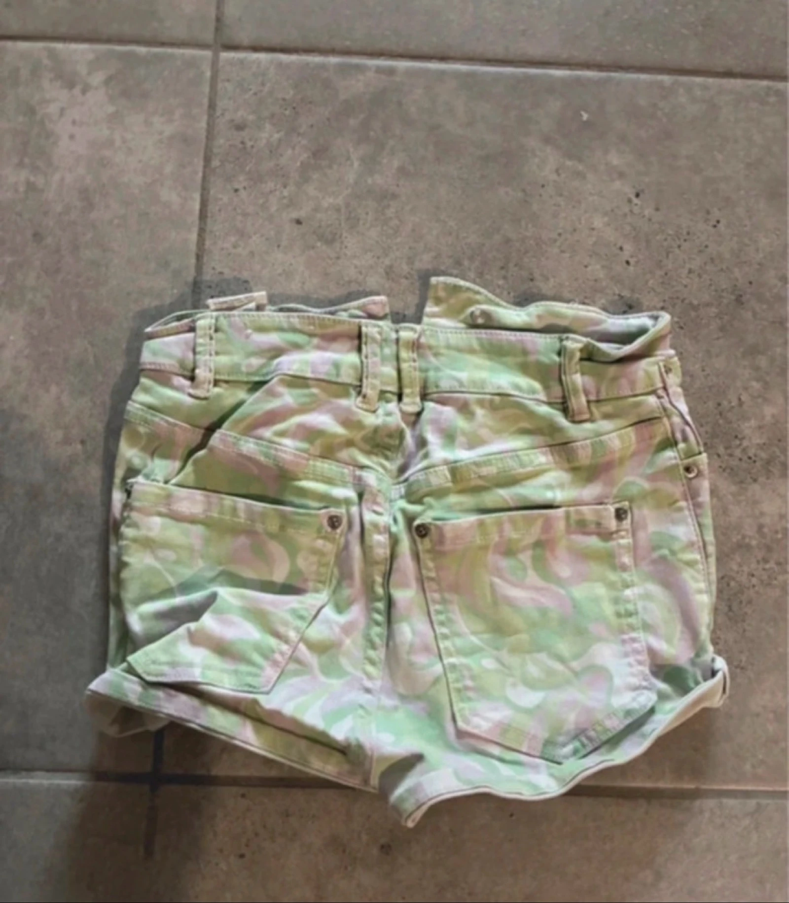 Short jeans pastel com estampa camuflada - Tamanho PP – photo 6